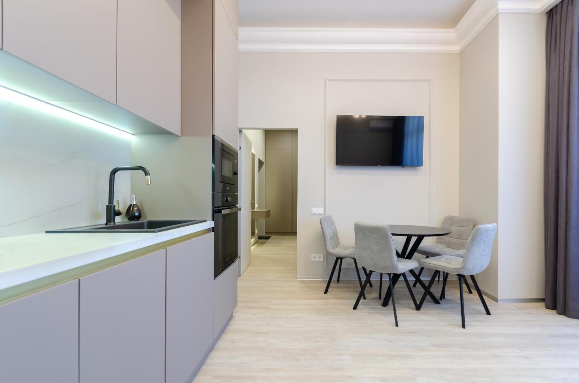 Petrovdom Luxury 11-240 With Jacuzzi In Rc Pechersk Plaza Апартаменти *