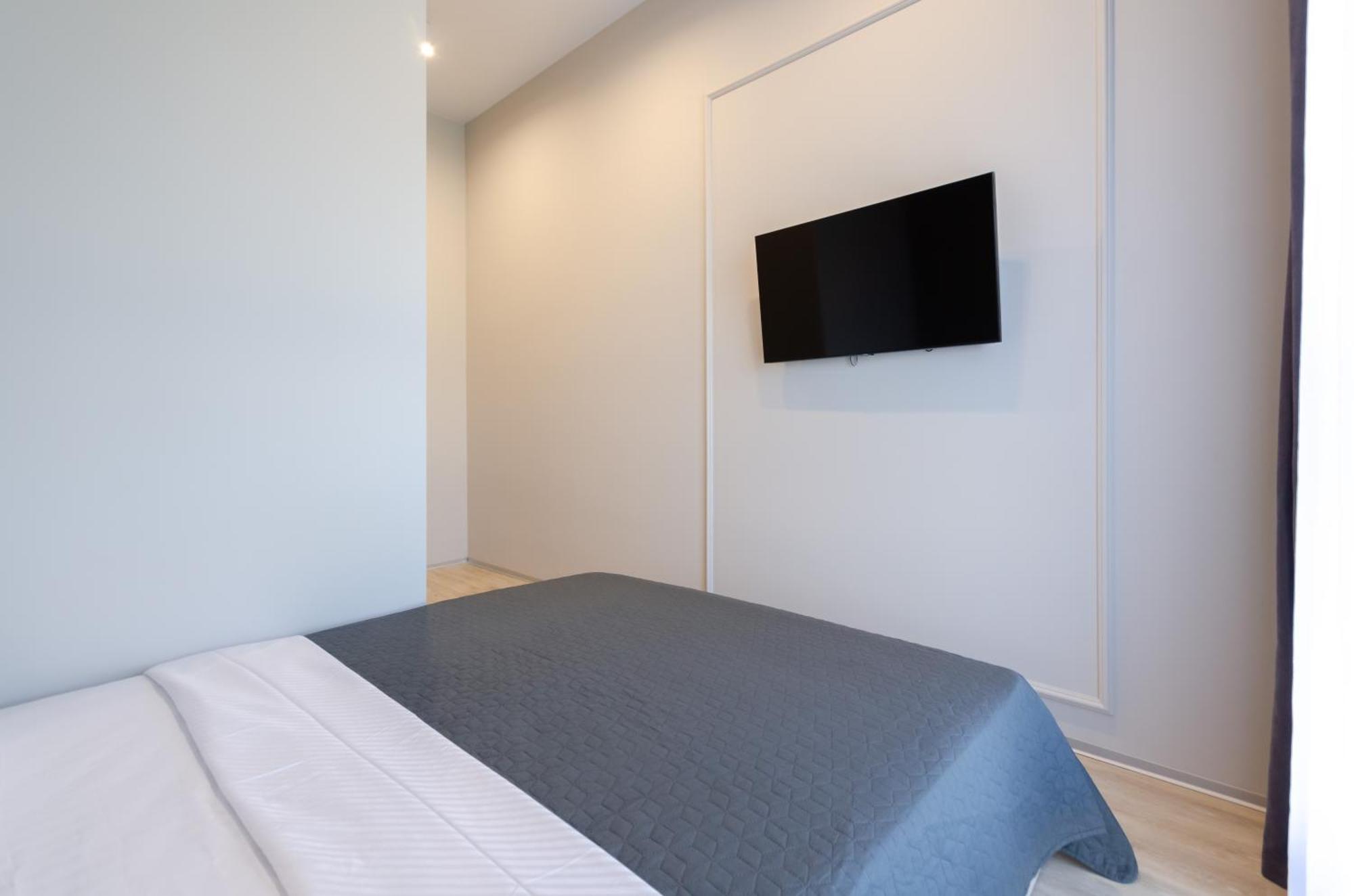Petrovdom Luxury 11-240 With Jacuzzi In Rc Pechersk Plaza