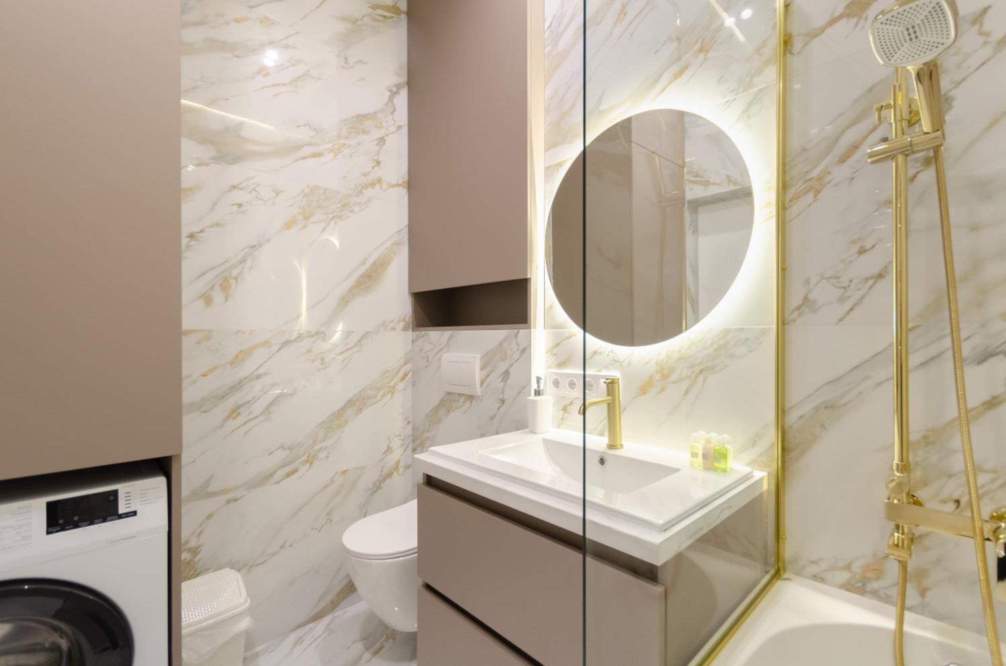 Petrovdom Luxury 11-240 With Jacuzzi In Rc Pechersk Plaza Київ