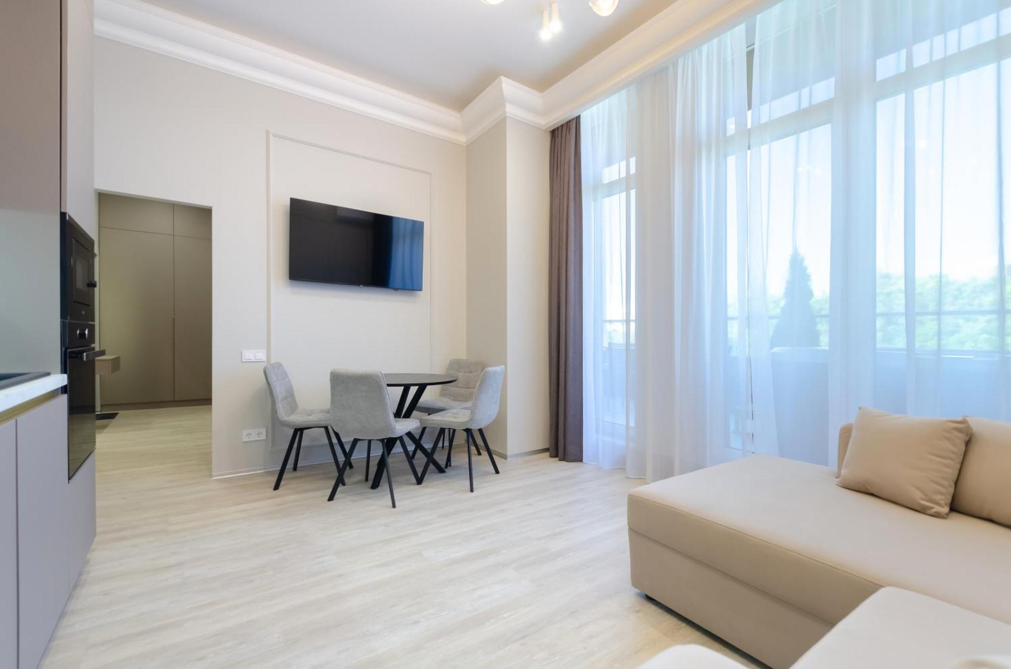Petrovdom Luxury 11-240 With Jacuzzi In Rc Pechersk Plaza Апартаменти Київ