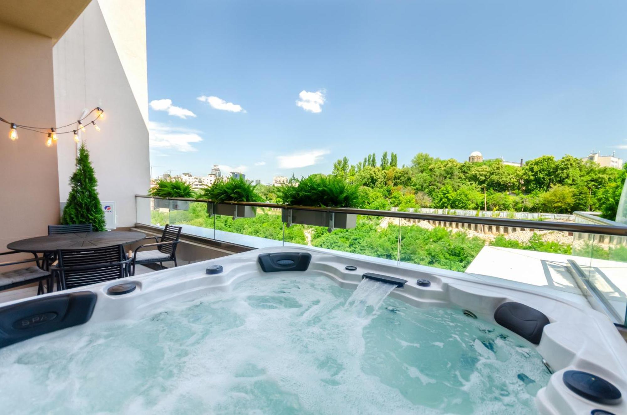 Petrovdom Luxury 11-240 With Jacuzzi In Rc Pechersk Plaza