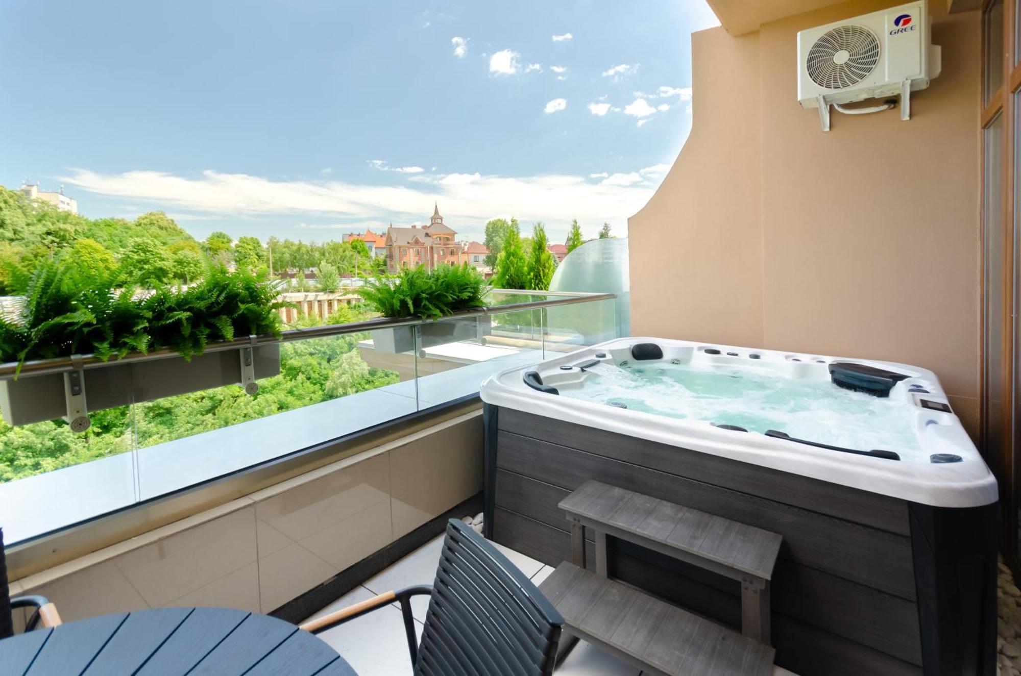 Апартаменти Petrovdom Luxury 11-240 With Jacuzzi In Rc Pechersk Plaza *