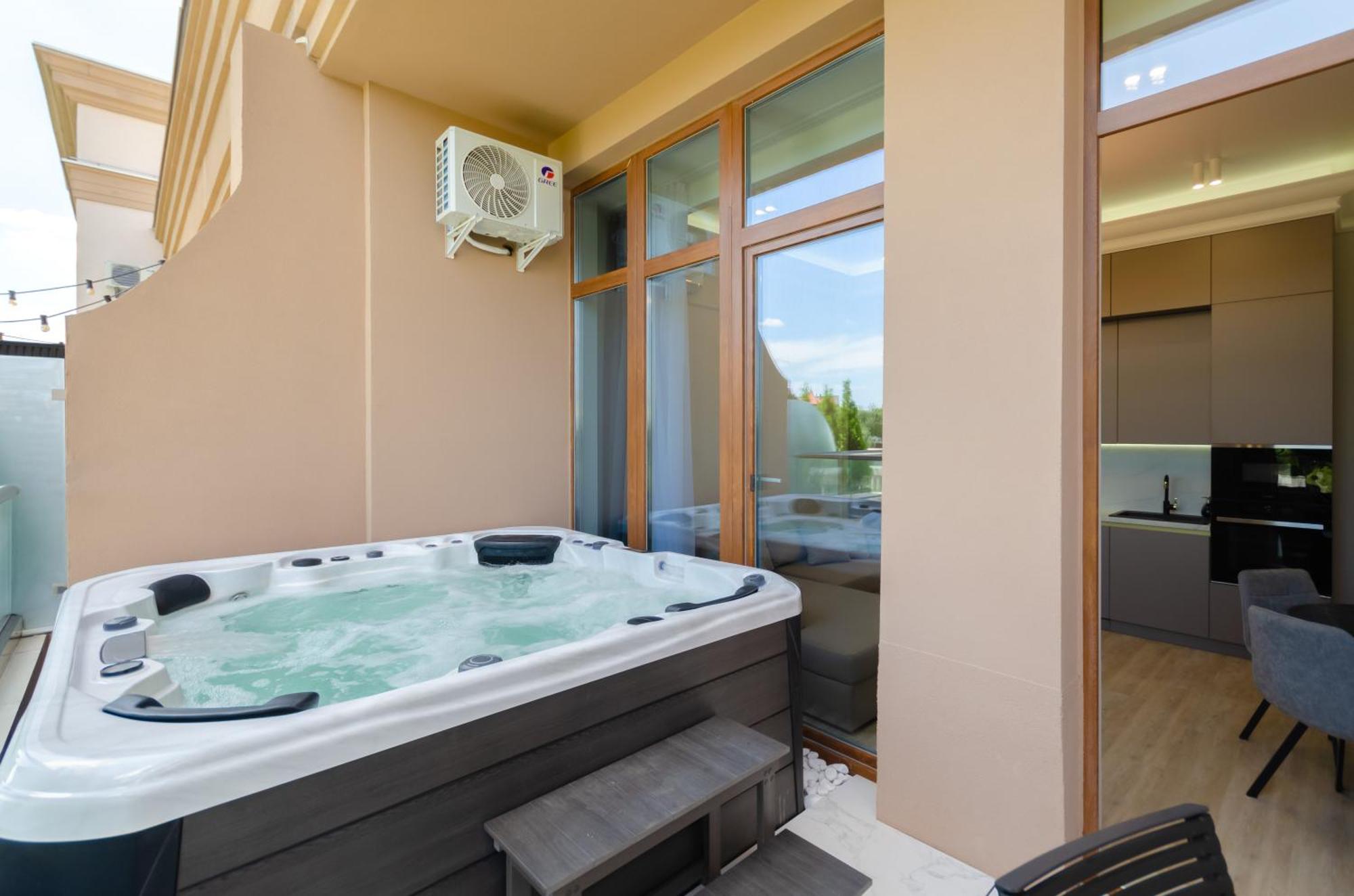 Апартаменти Petrovdom Luxury 11-240 With Jacuzzi In Rc Pechersk Plaza Київ