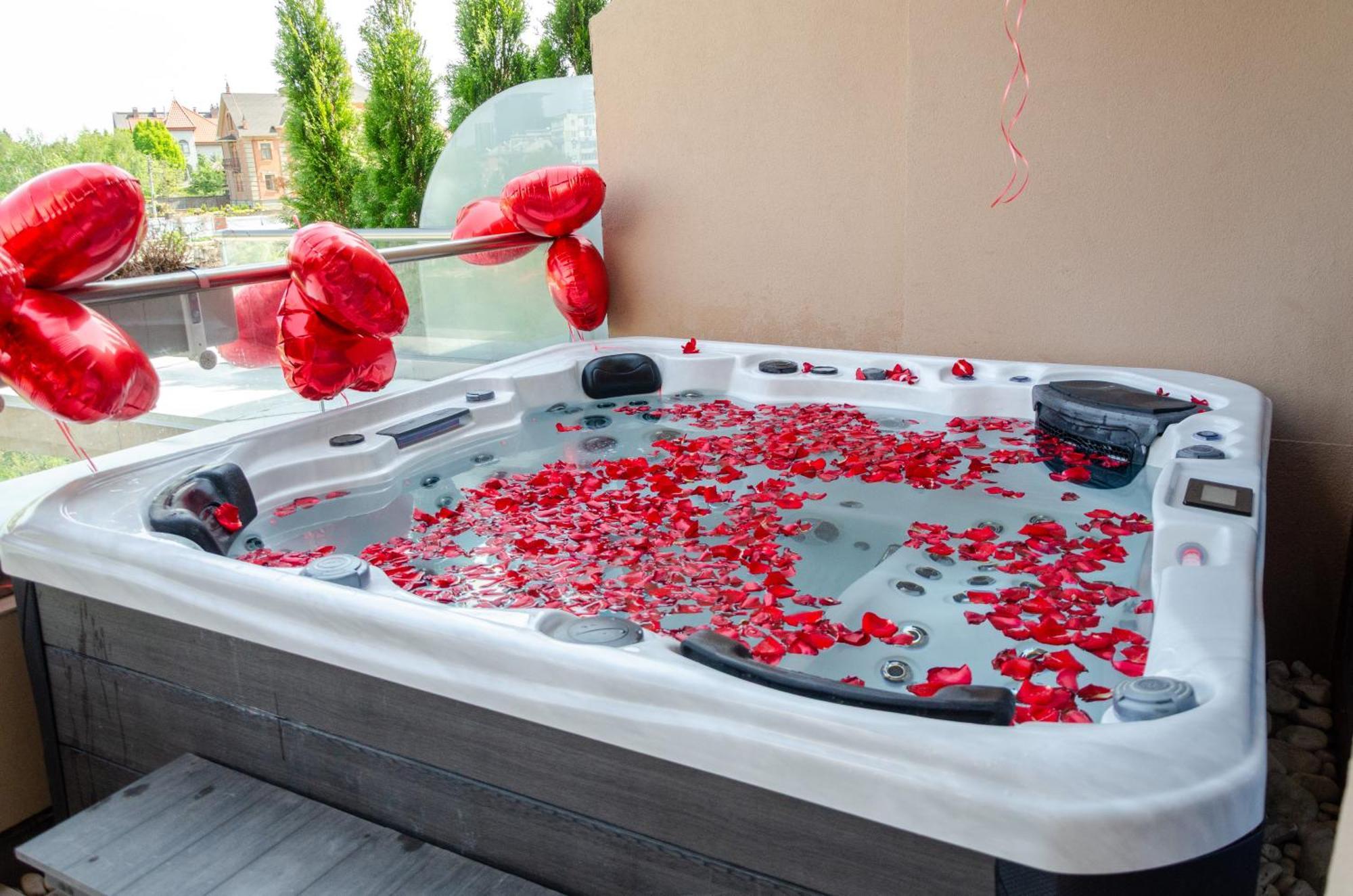 Petrovdom Luxury 11-240 With Jacuzzi In Rc Pechersk Plaza Апартаменти *